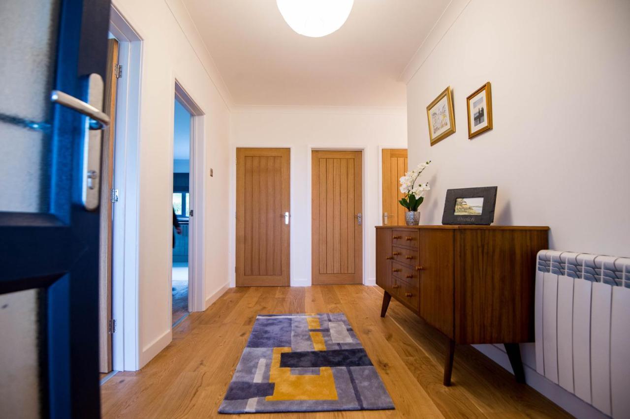 York Lodge- Spacious 3 Bed Bungalow With Wonderful Estuary Views Laugharne Exterior foto