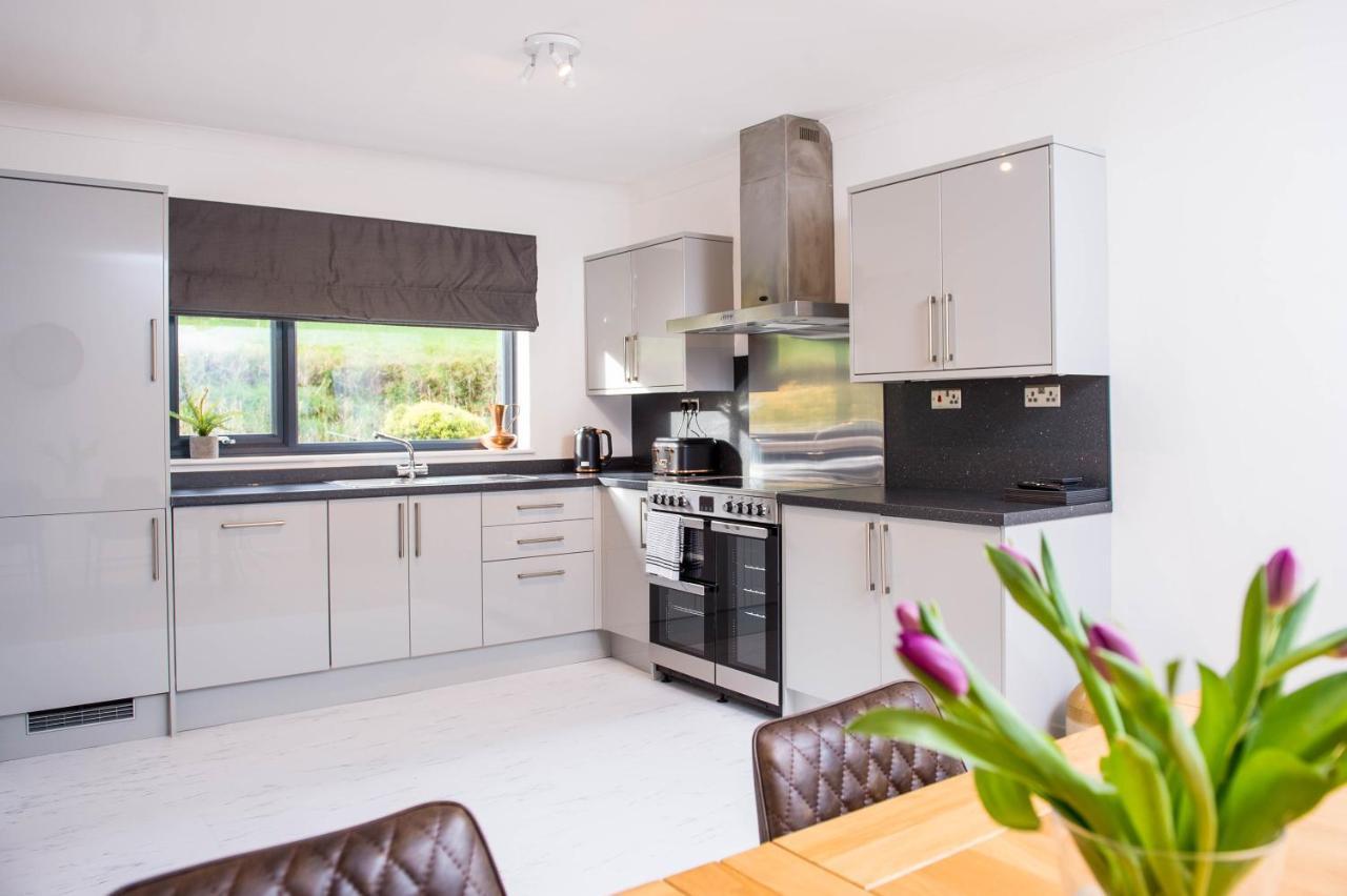 York Lodge- Spacious 3 Bed Bungalow With Wonderful Estuary Views Laugharne Exterior foto
